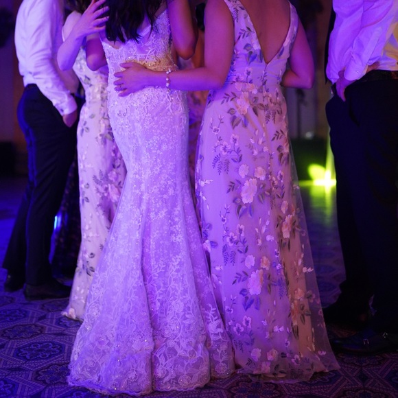 Wedding dress strapless embroidered size 2-4 (new in 2020, prof cleaned) - Picture 5 of 7